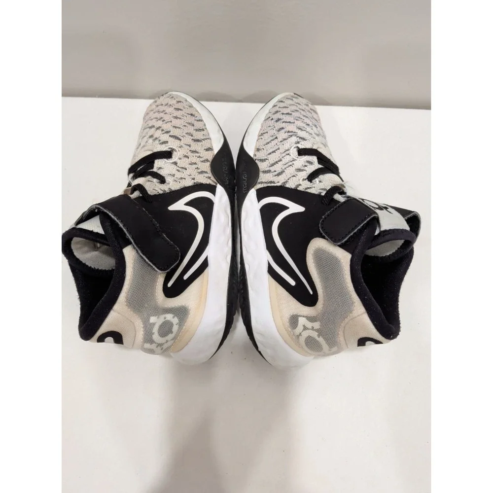 Nike product pair